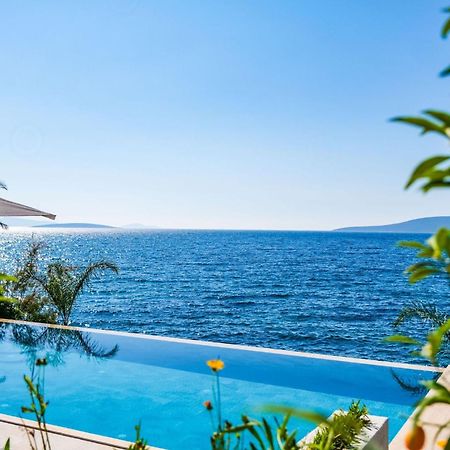 Isolina Bodrum Luaran gambar
