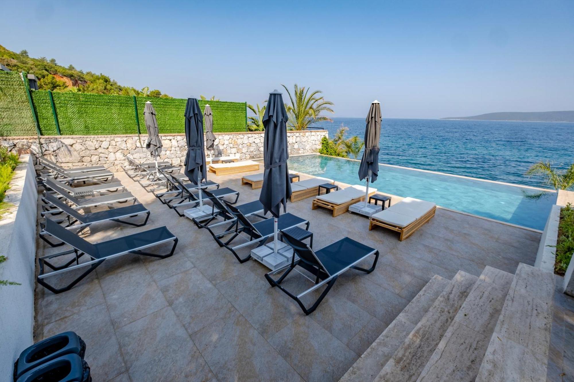 Isolina Bodrum Luaran gambar