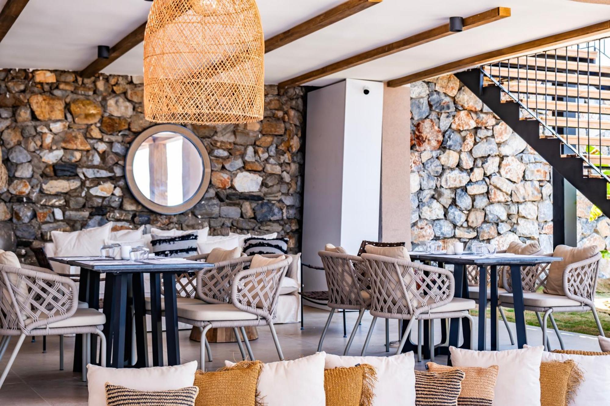 Isolina Bodrum Luaran gambar
