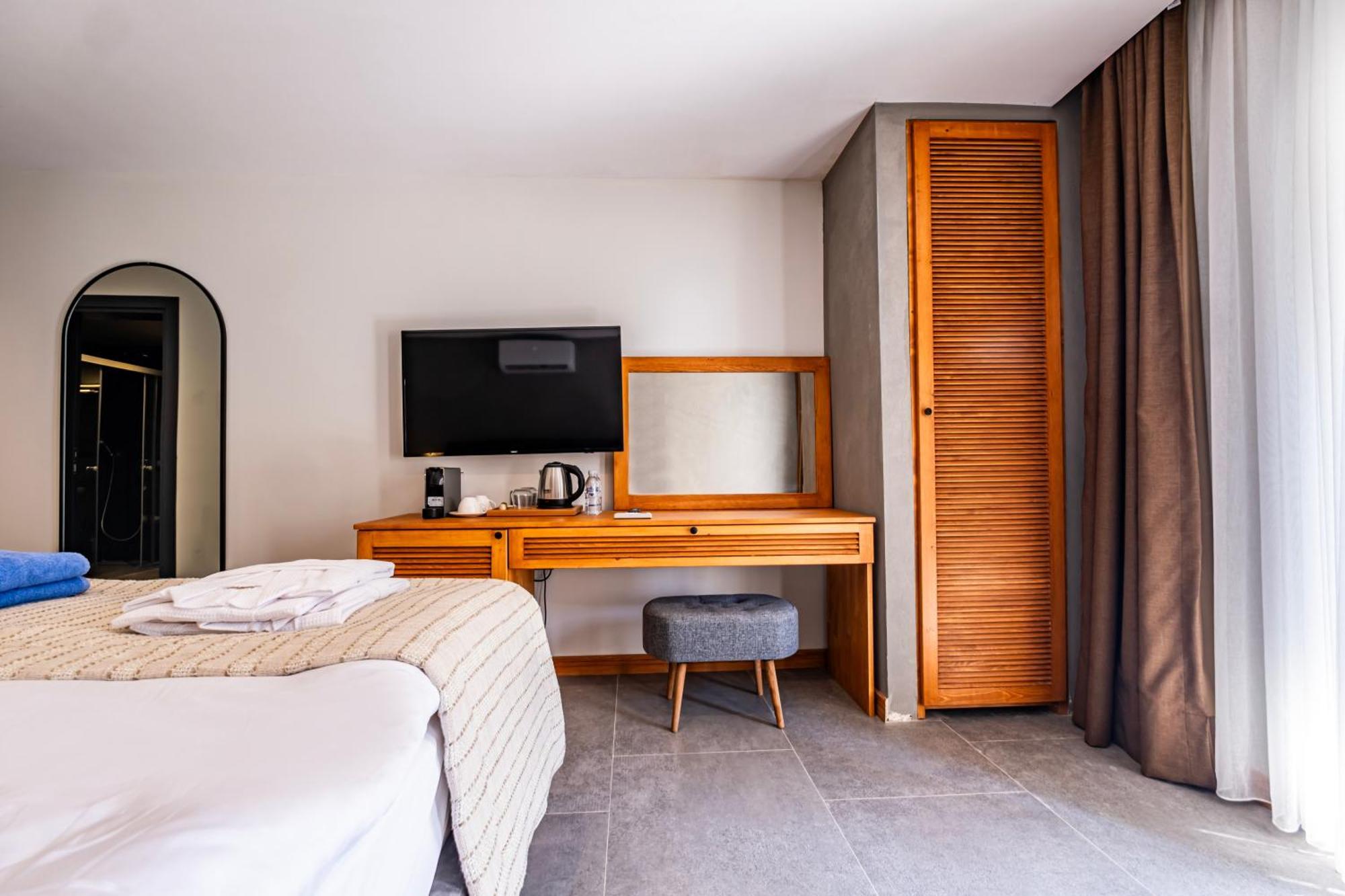 Isolina Bodrum Luaran gambar